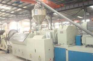 山東塑料管材設備,pvc發(fā)泡管材生產線